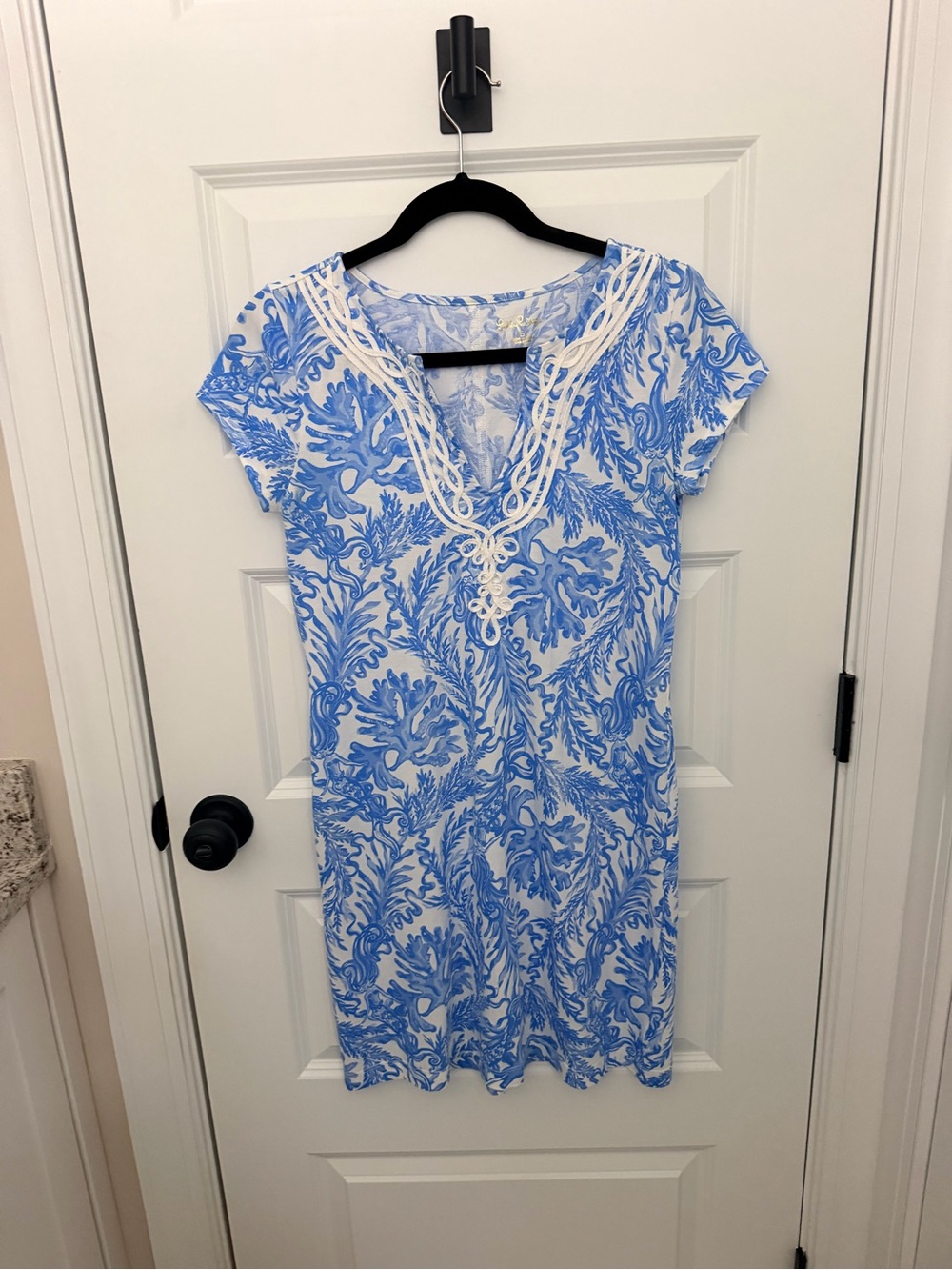 Lilly Pulitzer Blue & White Printed V-Neck Shift Dress
